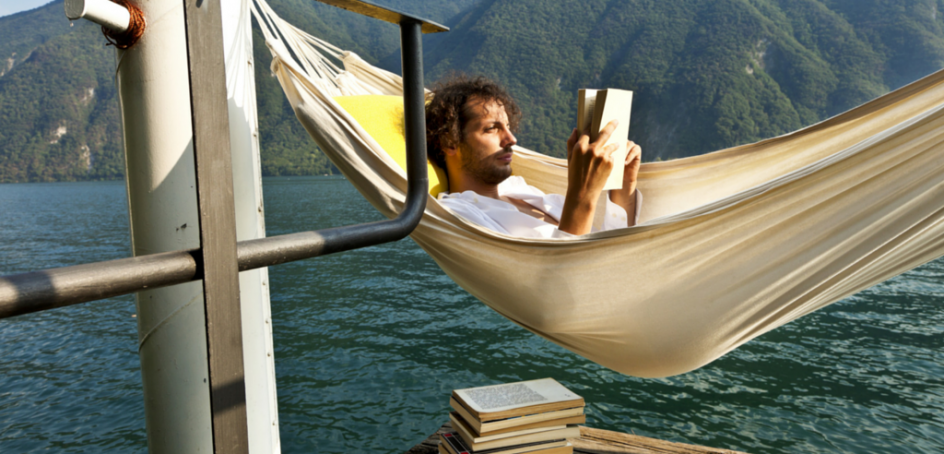 10 Awesome Books To Read While Travelling.